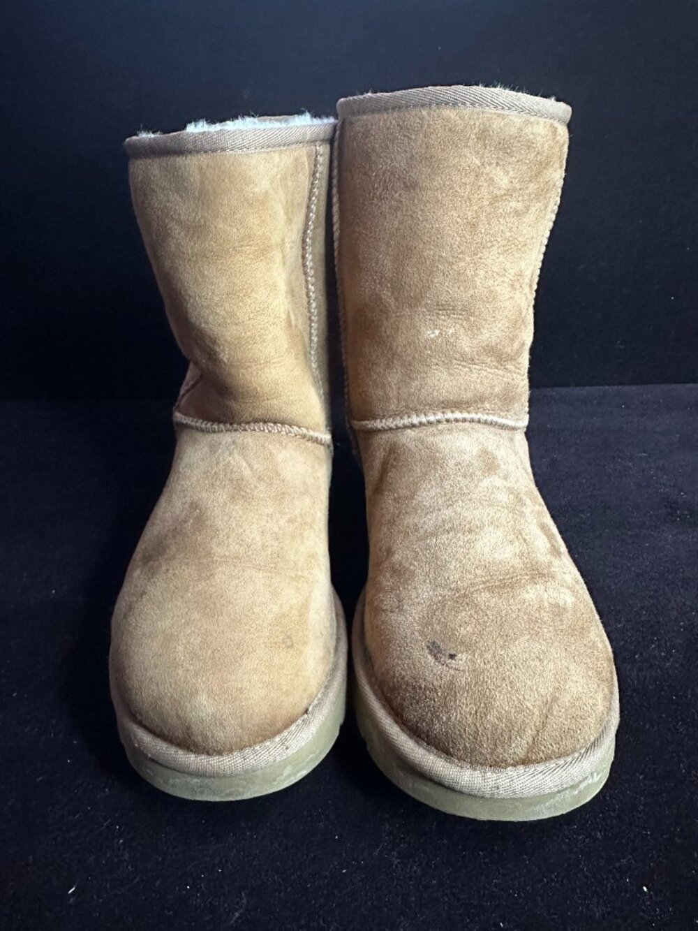 UGG Australia Women's Classic Short Boots Tan Suede Sheepskin Size 8